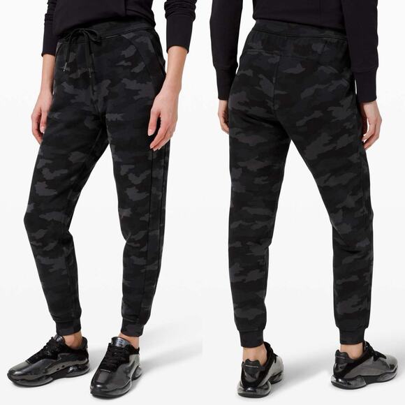 Lululemon Scuba High Rise Jogger Fleece Heritage 365 Camo Deep Coal Size 4 - Picture 1 of 5